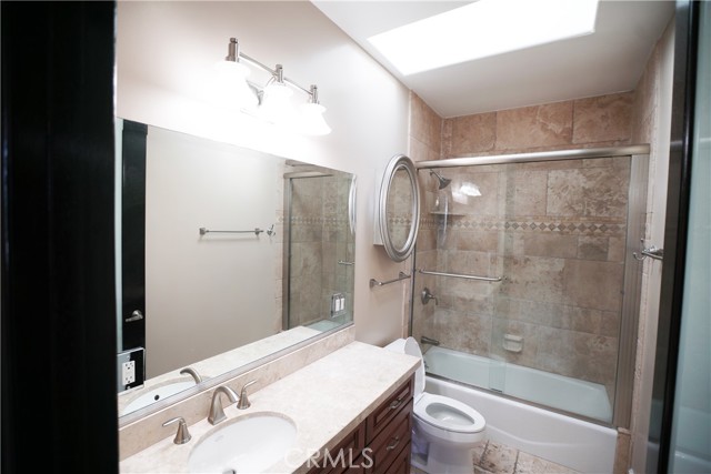 18245 Burbank Boulevard, Tarzana CA: https://media.crmls.org/medias/abce136a-f8d4-4c9f-8d95-3febab97a36a.jpg