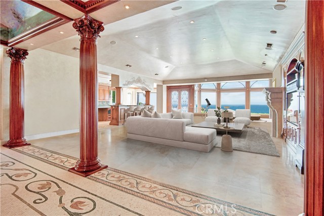 71 Marguerite Drive, Rancho Palos Verdes CA: https://media.crmls.org/medias/abceba7b-0065-4bd4-9555-3f0a5cf74c9d.jpg