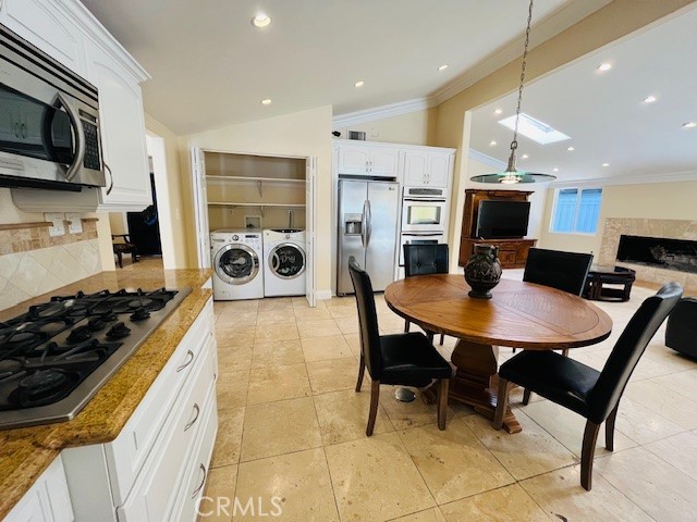 Detail Gallery Image 4 of 48 For 6201 Corbin Ave, Tarzana,  CA 91356 - 5 Beds | 4 Baths