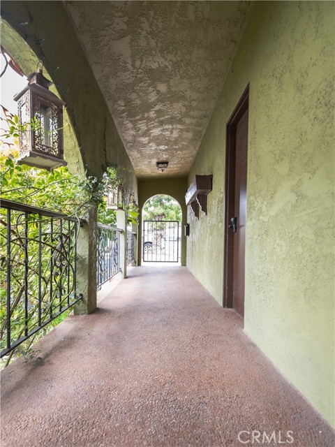 1036 Palos Verdes Boulevard, Redondo Beach CA: https://media.crmls.org/medias/abcf1ca7-560c-4efe-ac83-8295d37265f2.jpg