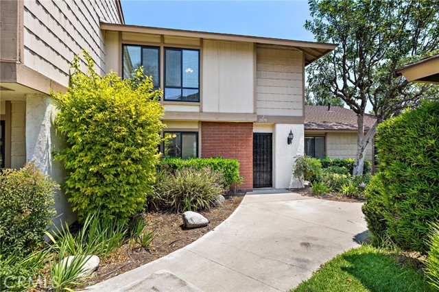 Detail Gallery Image 2 of 28 For 2870 N Cottonwood St, Unit 2, Orange,  CA 92865 - 3 Beds | 1/1 Baths