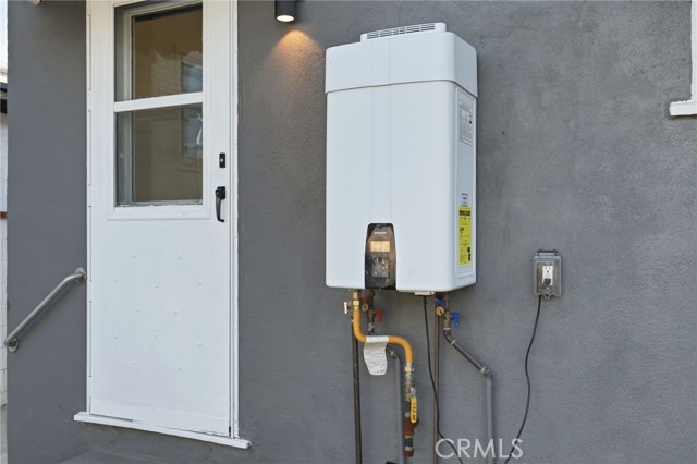 Detail Gallery Image 36 of 74 For 2140 N Rose St, Burbank,  CA 91505 - 5 Beds | 3/1 Baths