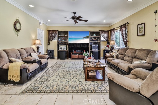 Detail Gallery Image 17 of 61 For 13910 Mountain View Pl, Sylmar,  CA 91342 - 5 Beds | 3 Baths