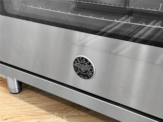 Detail Gallery Image 12 of 71 For 414 Main St #300,  Huntington Beach,  CA 92648 - 2 Beds | 2/1 Baths