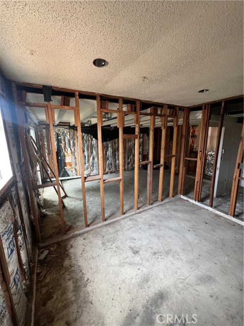 9904 Rives Avenue, Downey CA: https://media.crmls.org/medias/abd37eeb-106e-4bb2-bb36-6c214f79b5b0.jpg
