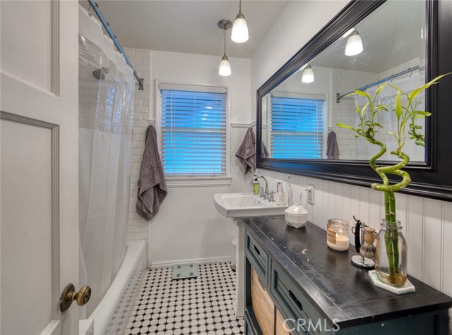 204 38th Street, Manhattan Beach, California 90266, 3 Bedrooms Bedrooms, ,2 BathroomsBathrooms,Residential,Sold,38th,SB22047945