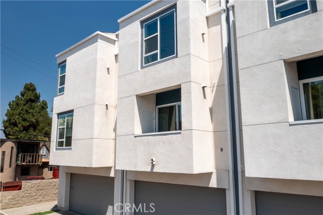 4831 Craner Avenue, North Hollywood CA: https://media.crmls.org/medias/abd466fb-27b0-492e-8d48-37ebffc7e0fb.jpg
