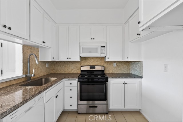 Detail Gallery Image 16 of 36 For 4441 Woodman Ave #304,  Sherman Oaks,  CA 91423 - 1 Beds | 1 Baths