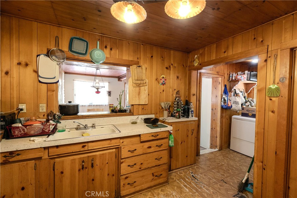 https://media.crmls.org/medias/abd51c8e-0b11-4d01-86bf-9d8caa8d485b.jpg?preset=X-Large