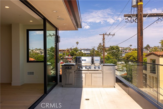 Detail Gallery Image 41 of 56 For 404 16th St, Manhattan Beach,  CA 90266 - 5 Beds | 5/2 Baths