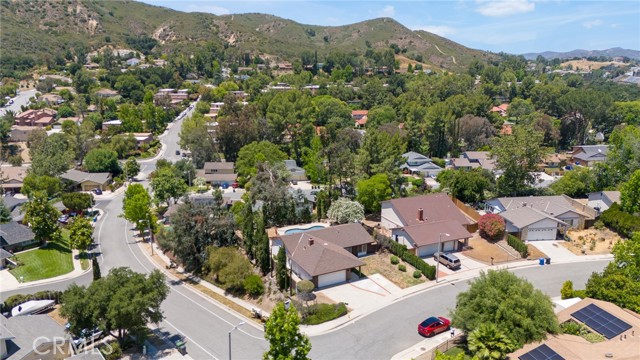 4005 Joelton Drive, Agoura Hills CA: https://media.crmls.org/medias/abd5bc63-d50a-413e-a73f-89f92a128f1b.jpg