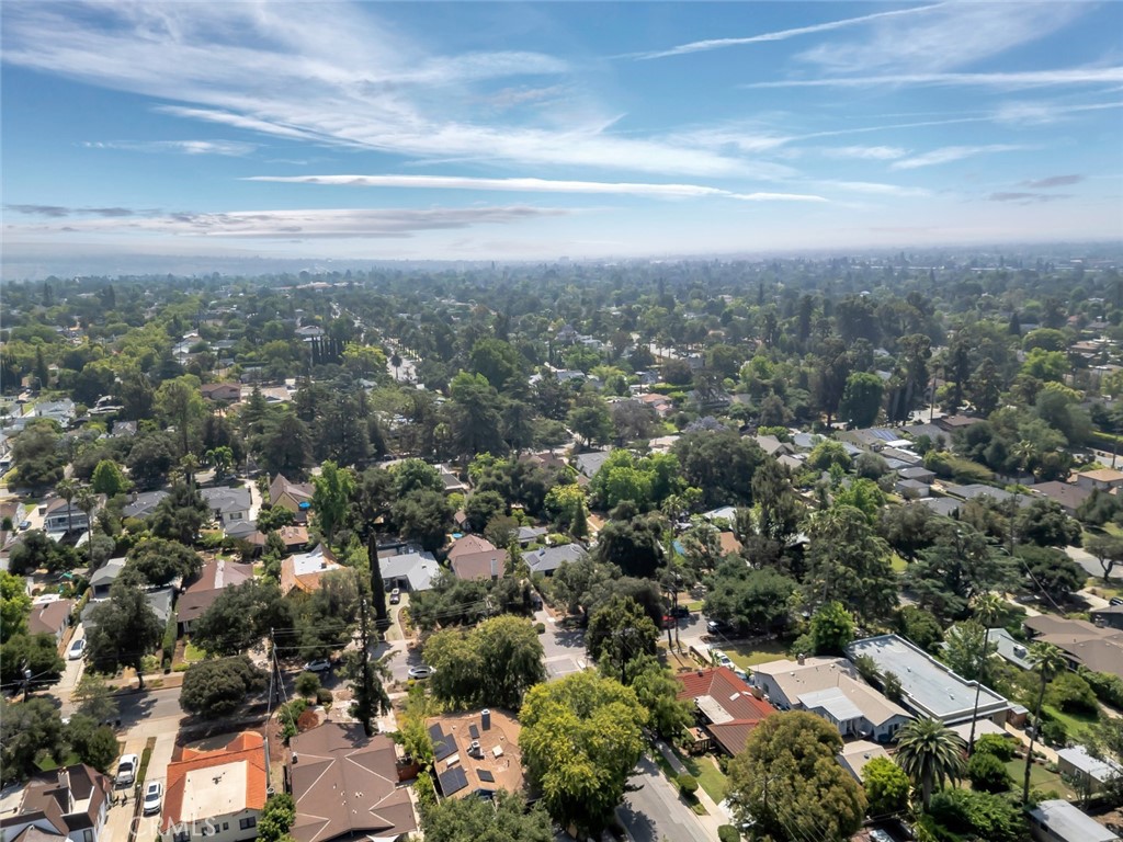 https://media.crmls.org/medias/abd7145a-04a8-46c9-a074-81ca3515f801.jpg?preset=X-Large