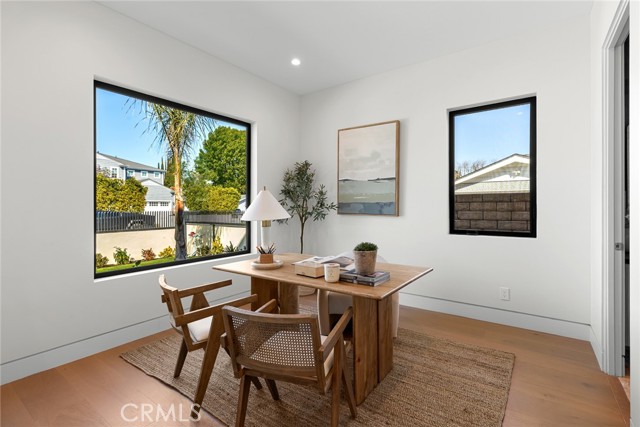 22640 Clarendon Street, Woodland Hills CA: https://media.crmls.org/medias/abd78f89-8b55-4447-9373-0da1fbf593bf.jpg