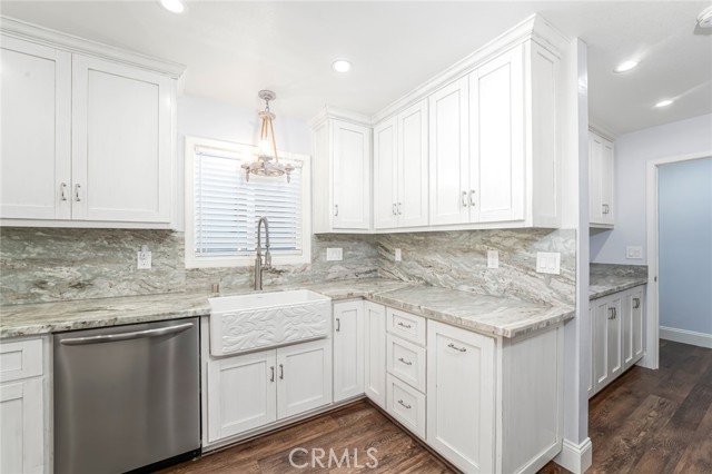 Detail Gallery Image 12 of 20 For 121 25th, Newport Beach,  CA 92663 - 3 Beds | 2 Baths