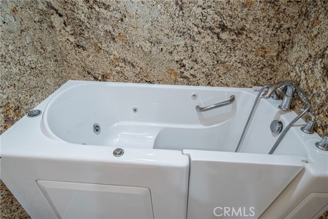 75 Willow Tree Lane, Irvine CA: https://media.crmls.org/medias/abd9664a-d876-41cb-adce-e26b5e5ae0d9.jpg