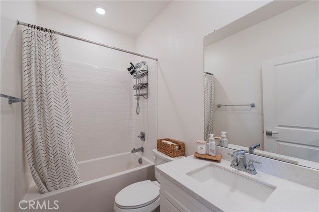 11751 Florence Avenue, Santa Fe Springs CA: https://media.crmls.org/medias/abd9c8e7-0a21-4bf8-9668-73be2601241e.jpg