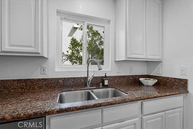 1747 Barry Avenue, Los Angeles CA: https://media.crmls.org/medias/abd9f481-0976-47a3-9c15-dbe3a5106fd7.jpg