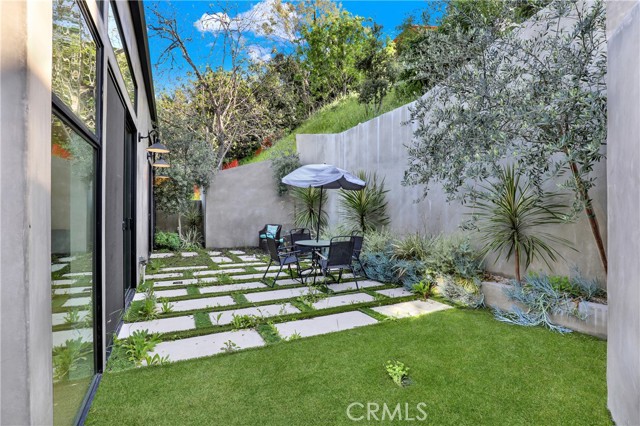 Detail Gallery Image 31 of 45 For 3949 Glenalbyn Dr, Los Angeles,  CA 90065 - 3 Beds | 2/1 Baths