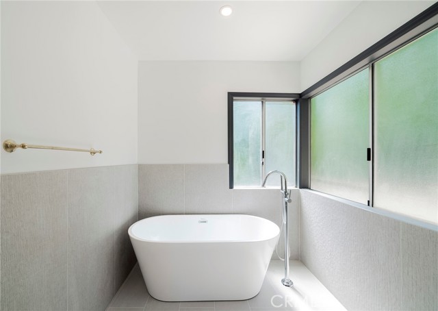 Detail Gallery Image 28 of 45 For 5245 Elvira Rd, Woodland Hills,  CA 91364 - 3 Beds | 3 Baths