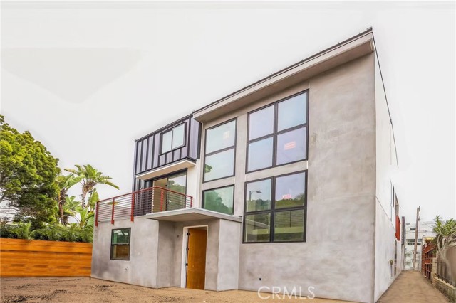 664 Indiana Avenue, Venice CA: https://media.crmls.org/medias/abdb34e6-0b62-4630-a4ce-2d6823011e83.jpg