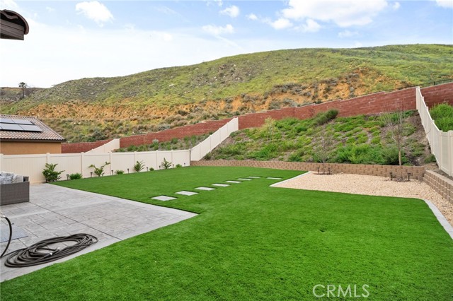 Detail Gallery Image 2 of 31 For 31014 Avenida Ramblas, Highland,  CA 92346 - 4 Beds | 3 Baths