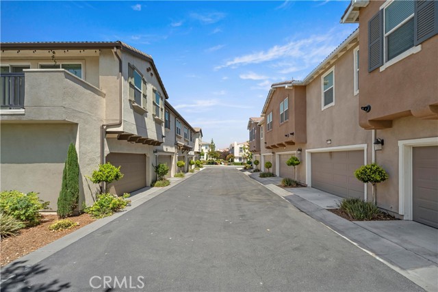 7118 Vernazza, Eastvale CA: https://media.crmls.org/medias/abdc5eaf-8f4a-45b7-9682-78e22c2b86d3.jpg