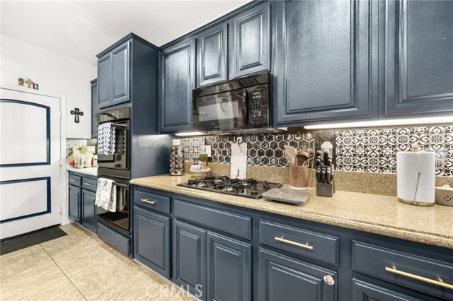 38327 Rancho Vista Dr, Beaumont CA: https://media.crmls.org/medias/abdd3a59-36e9-4cf5-b804-9ed623048cd3.jpg