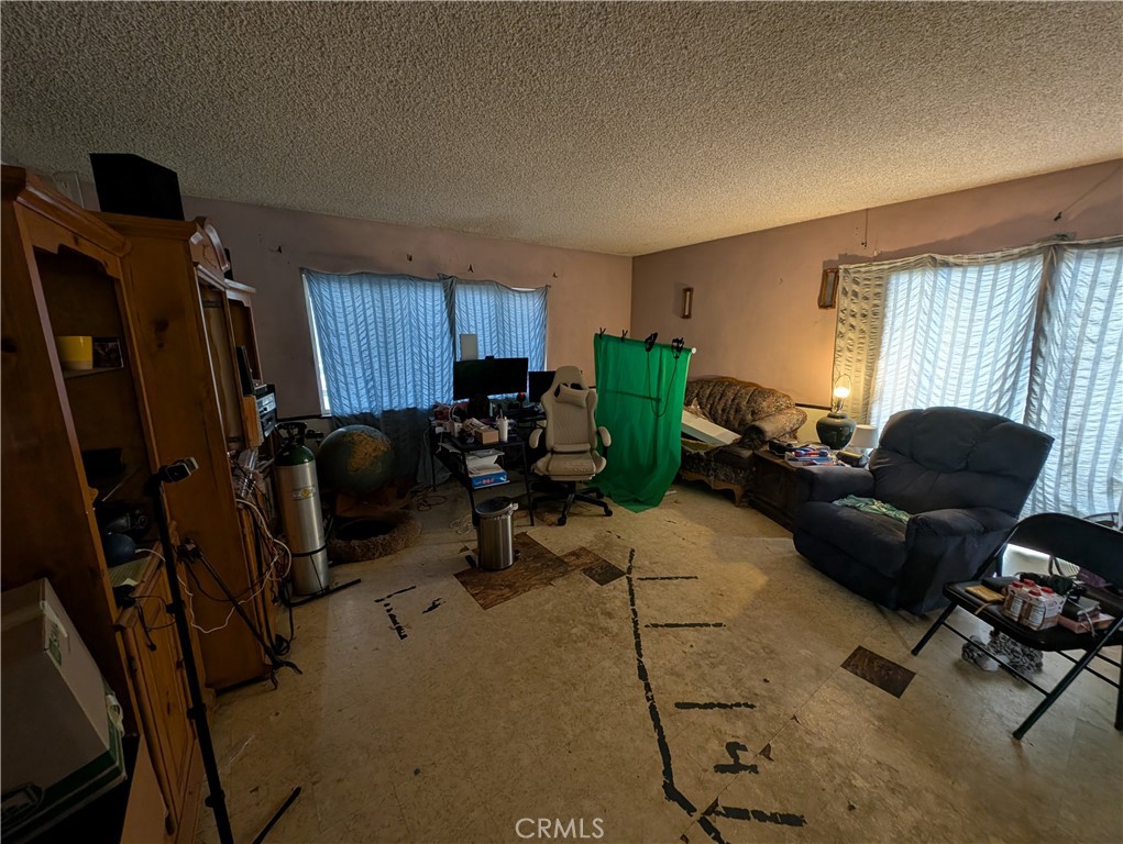 https://media.crmls.org/medias/abdd46ff-b4ea-4af2-bd0f-fc96337ece14.jpg?preset=X-Large