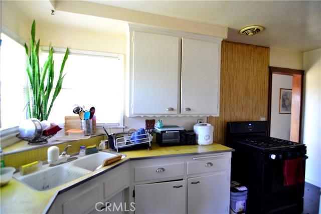 1435 E Rosewood Avenue, Anaheim CA: https://media.crmls.org/medias/abdd90e9-a695-4b0e-91c4-625325181c44.jpg