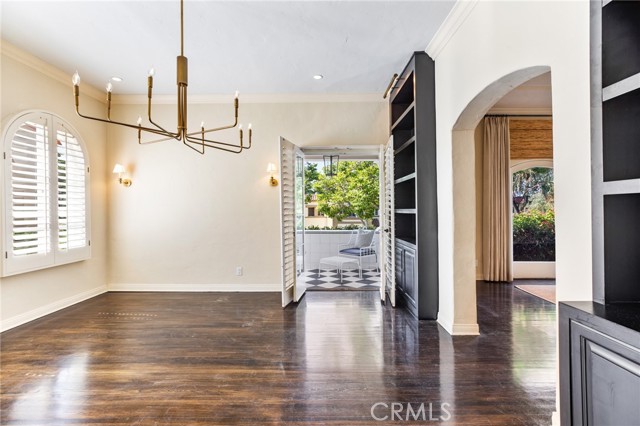 580 S Sweetzer Ave, Los Angeles CA: https://media.crmls.org/medias/abde8f90-de0e-42e4-b4d2-7b716aebca73.jpg