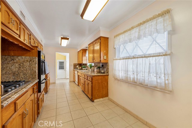 Detail Gallery Image 6 of 33 For 910 S 5th, Arcadia,  CA 91006 - 3 Beds | 2 Baths