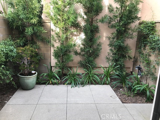 Detail Gallery Image 8 of 10 For 117 Strawberry, Irvine,  CA 92620 - 3 Beds | 3/1 Baths