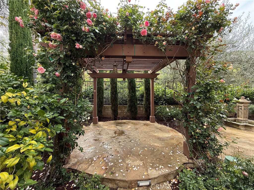 https://media.crmls.org/medias/abdfc0b4-6d71-473f-aab7-5a84eb1e9a14.jpg?preset=X-Large