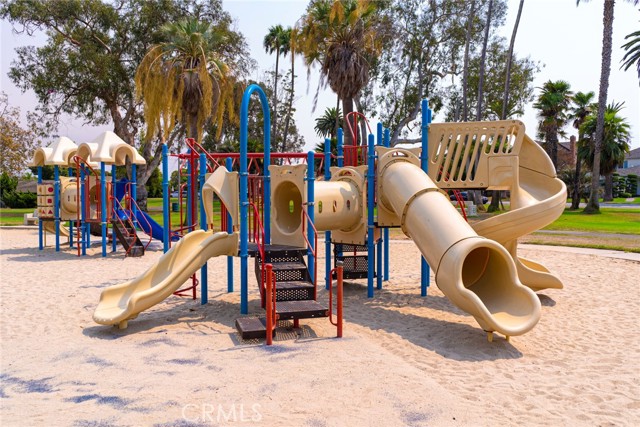 219 Oswego Avenue, Huntington Beach CA: https://media.crmls.org/medias/abe060f0-3012-4974-a5dc-df47f6e5bc75.jpg