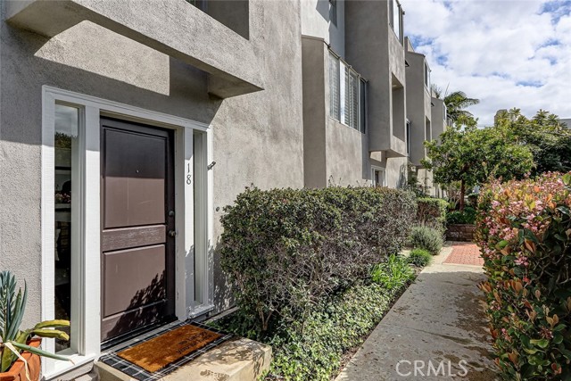 Detail Gallery Image 2 of 39 For 501 Herondo #18,  Hermosa Beach,  CA 90254 - 3 Beds | 2 Baths