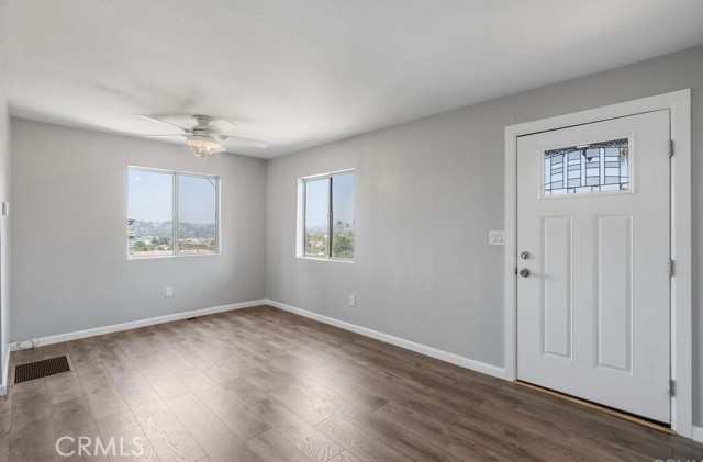 Detail Gallery Image 3 of 11 For 3430 Holyoke Dr, Los Angeles,  CA 90065 - 3 Beds | 1 Baths