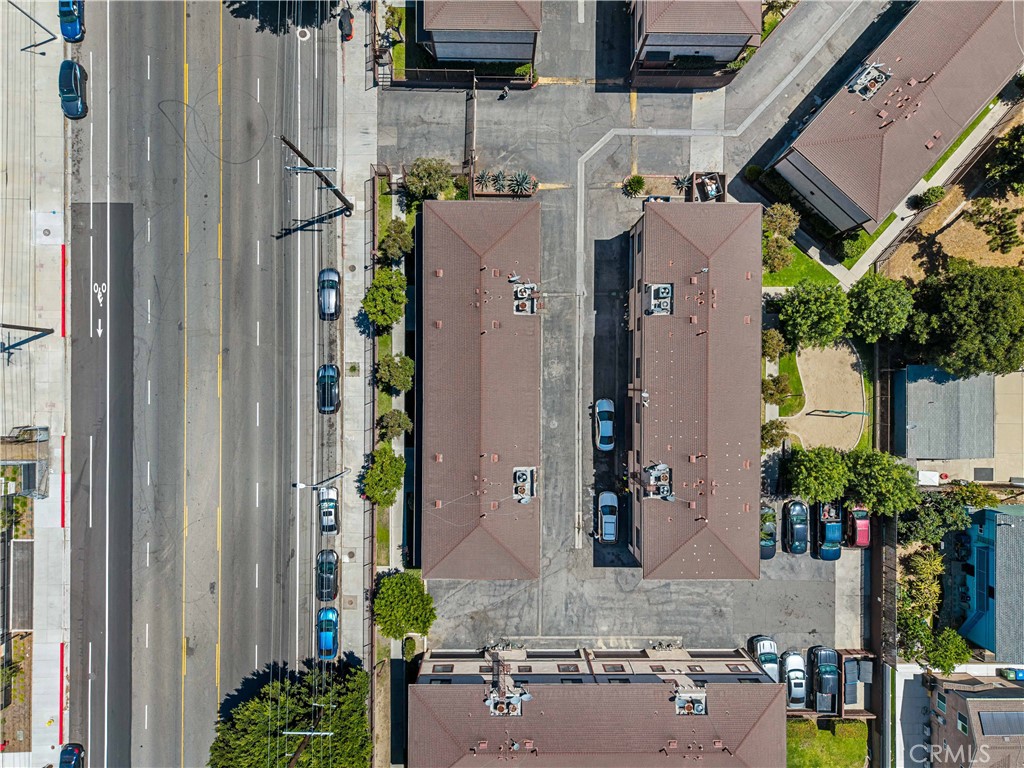 https://media.crmls.org/medias/abe19a41-727d-4ab8-8f34-569d5b0bd2c5.jpg?preset=X-Large