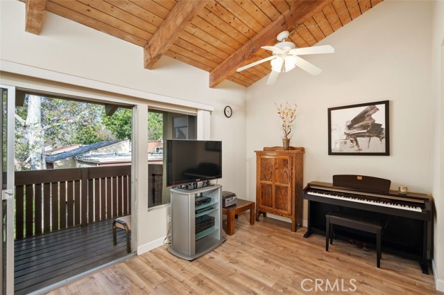 Detail Gallery Image 9 of 32 For 18350 Hatteras St #229,  Tarzana,  CA 91356 - 2 Beds | 1 Baths