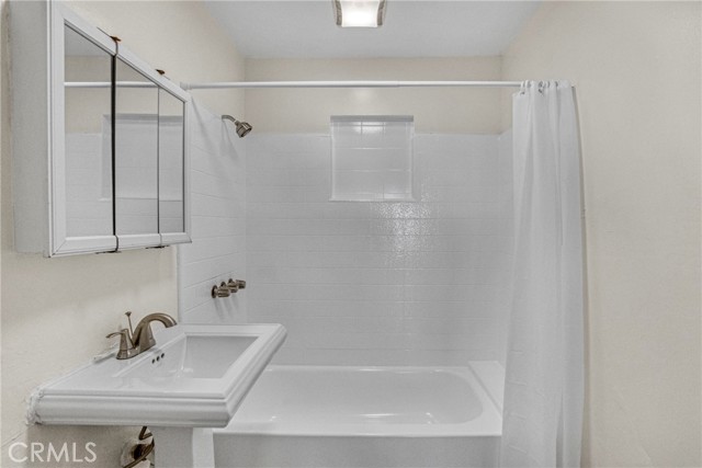 Detail Gallery Image 11 of 23 For 2947 West Blvd #1,  Los Angeles,  CA 90016 - 3 Beds | 2 Baths