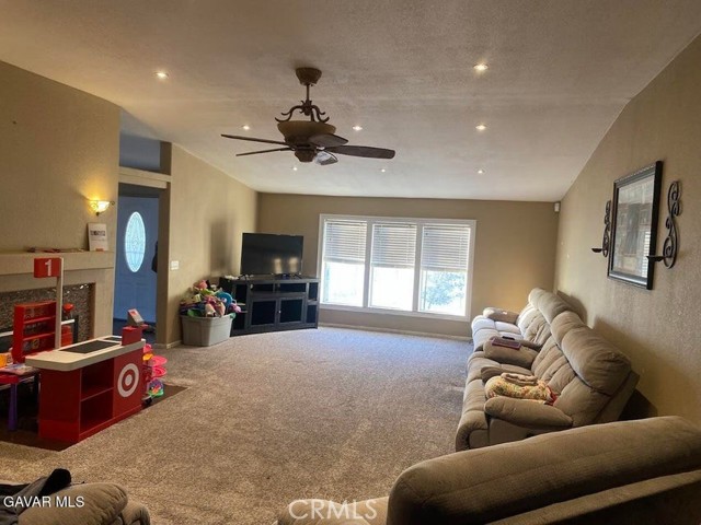 Detail Gallery Image 11 of 16 For 5050 Pearblossom Hwy, Palmdale,  CA 93552 - 5 Beds | 2 Baths