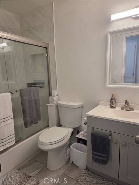 Detail Gallery Image 8 of 15 For 19816 Spanish Oak, Newhall,  CA 91321 - 2 Beds | 2 Baths