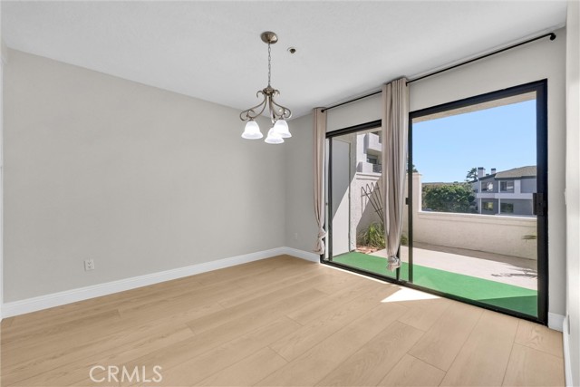 Image 10 of 30 For 220 Nice  110