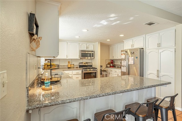 13290 Riverview Drive, Victorville CA: https://media.crmls.org/medias/abe3992a-783a-41cb-91b2-351c7e1770d2.jpg