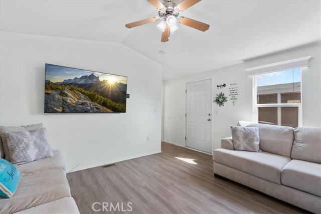 Detail Gallery Image 3 of 39 For 22111 Newport Ave #34,  Grand Terrace,  CA 92313 - 2 Beds | 2 Baths