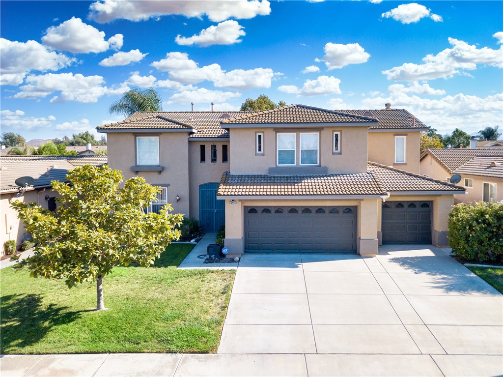 13443 Falcon Ridge Rd, Eastvale, CA 92880