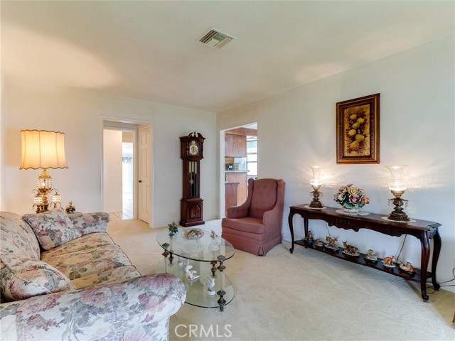 Detail Gallery Image 4 of 39 For 4856 Lomina Ave, Lakewood,  CA 90713 - 3 Beds | 1 Baths