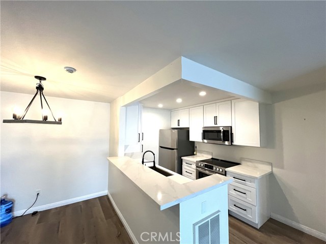 Detail Gallery Image 8 of 20 For 415 S Prospect Ave #123,  Redondo Beach,  CA 90277 - 2 Beds | 2 Baths