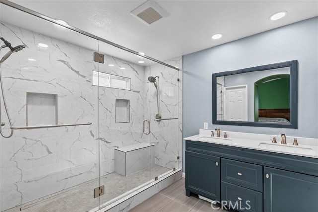 Detail Gallery Image 21 of 37 For 26515 Cresthaven Cir, Canyon Country,  CA 91351 - 3 Beds | 2 Baths