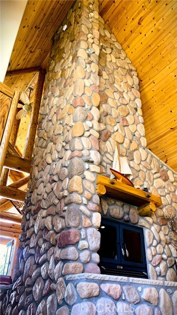 Detail Gallery Image 4 of 73 For 826 Boulder Rd, Big Bear Lake,  CA 92315 - 2 Beds | 2/1 Baths