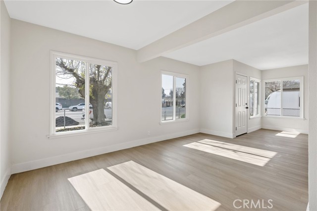 Detail Gallery Image 11 of 28 For 412 E Fairview Rd, Bakersfield,  CA 93307 - 2 Beds | 1 Baths